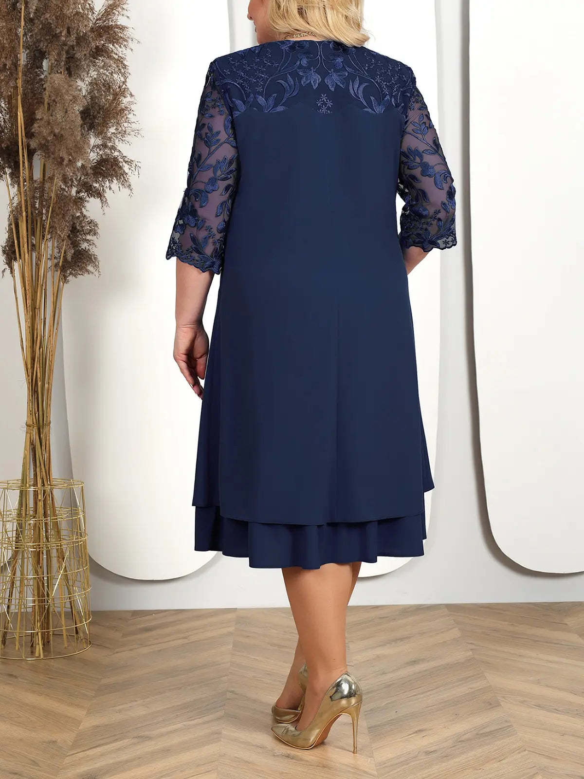 Floral besticktes Kleid in Übergröße