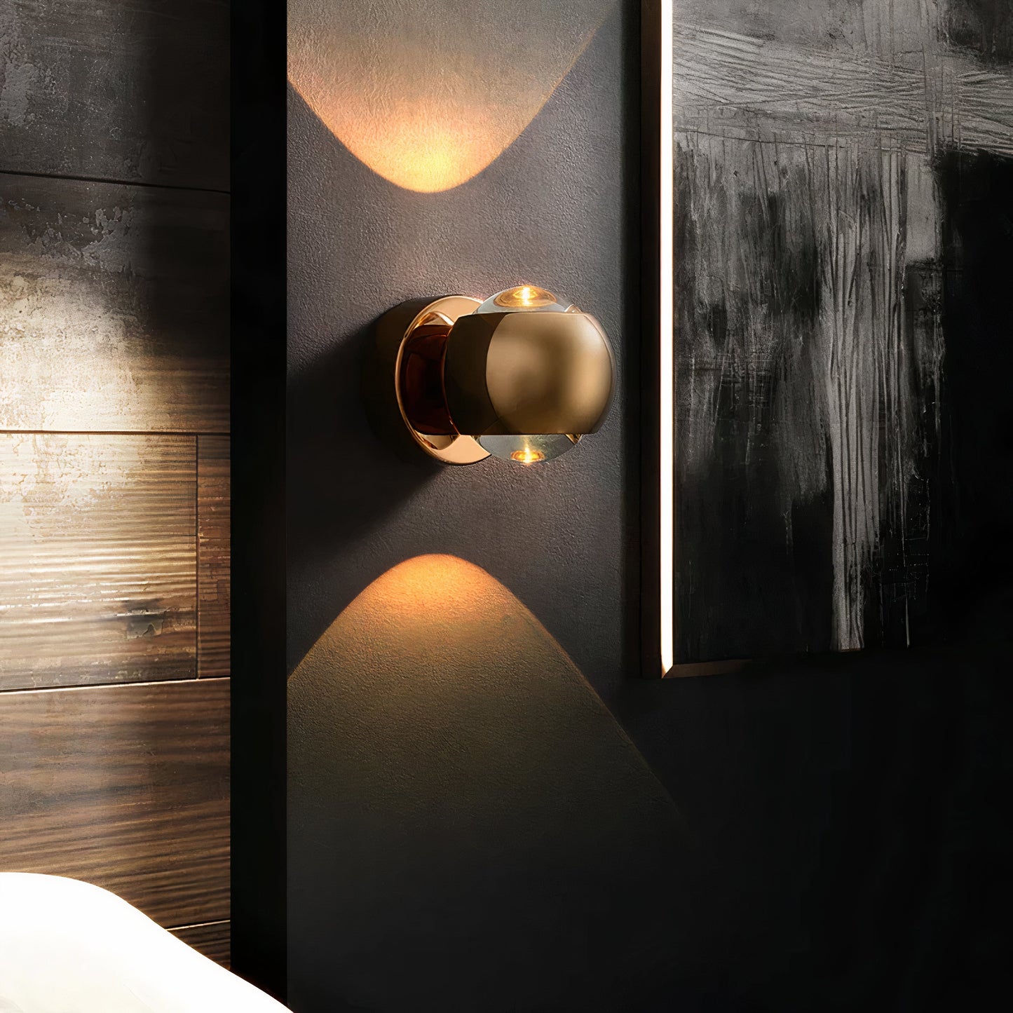 Moderne, drehbare LED-Wandleuchte aus Messing