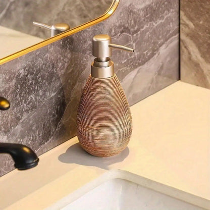 CeramicaVintage Heritage Pump Dispenser – Retro Ceramic Refillable Soap Bottle for Kitchen & Bathroom | Classic Farmhouse & Timeless Décor