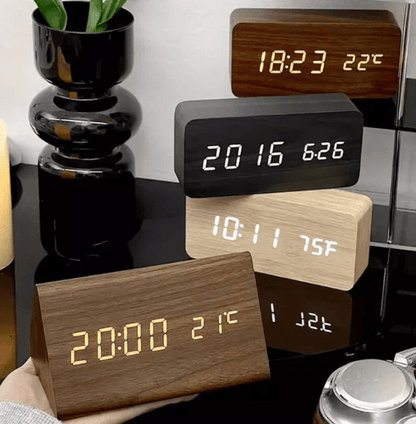 WoodSense LED-houten klok – Spraakgestuurd & Stijlvol voor elke kamer