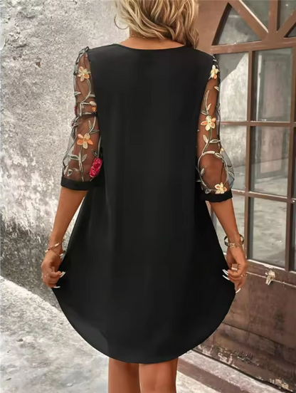 Elegant dress with a V-neckline and eye-catching sleeves