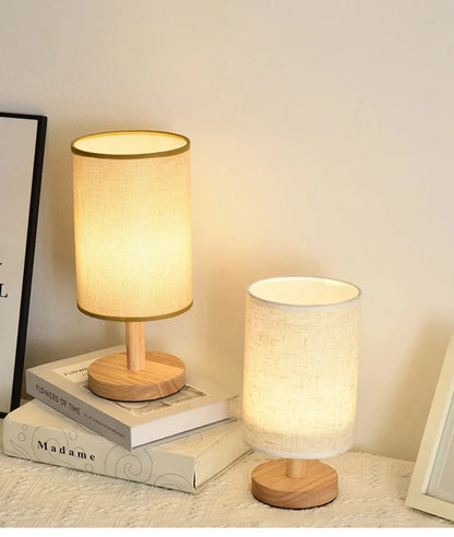 Aurora SilkGlow LED-Tischlampe – Dimmbare asiatische Nachtlampe mit Holzsockel und Stoffschirm
