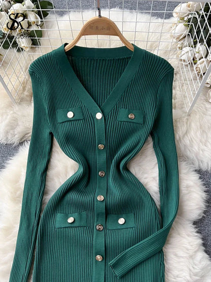 Corazón™ Knitted midi dress with button closure