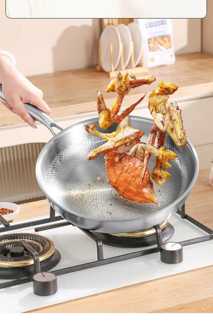 TitanPro – Pure Titanium Frying Pan with Hammered Fish-Scale Pattern