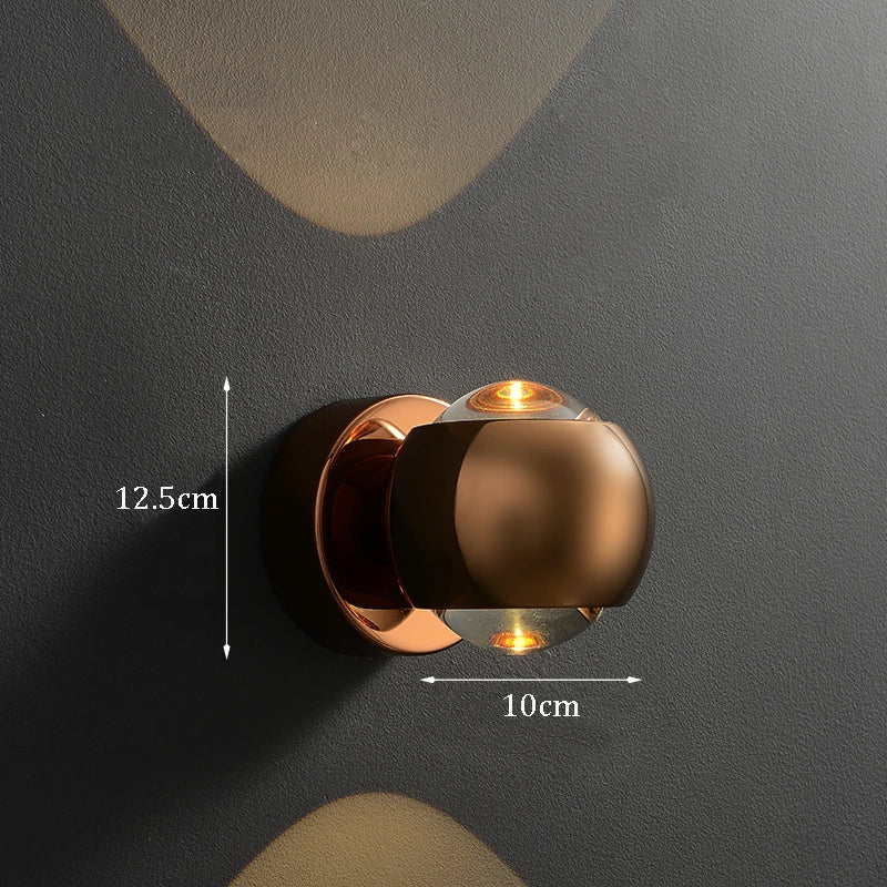 Moderne, drehbare LED-Wandleuchte aus Messing