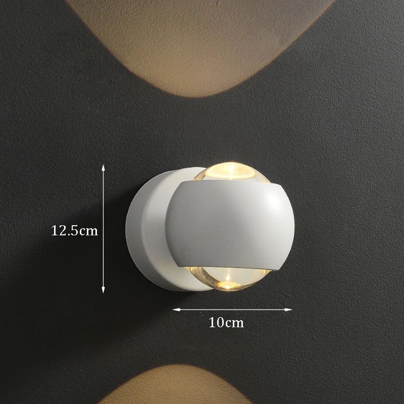 Moderne, drehbare LED-Wandleuchte aus Messing