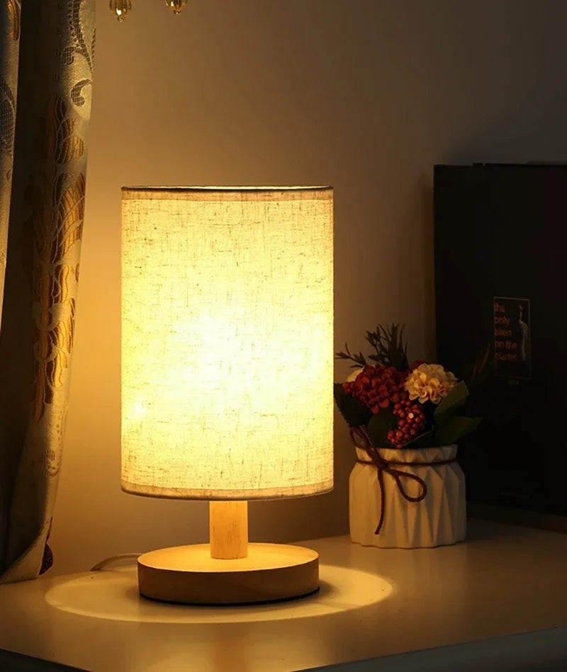 Aurora SilkGlow LED-Tischlampe – Dimmbare asiatische Nachtlampe mit Holzsockel und Stoffschirm