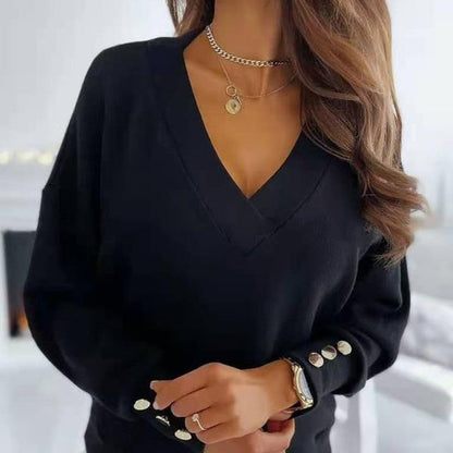 Chloé Rey™ V-neck sweater, fastened with gold buttons