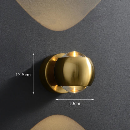 Moderne, drehbare LED-Wandleuchte aus Messing