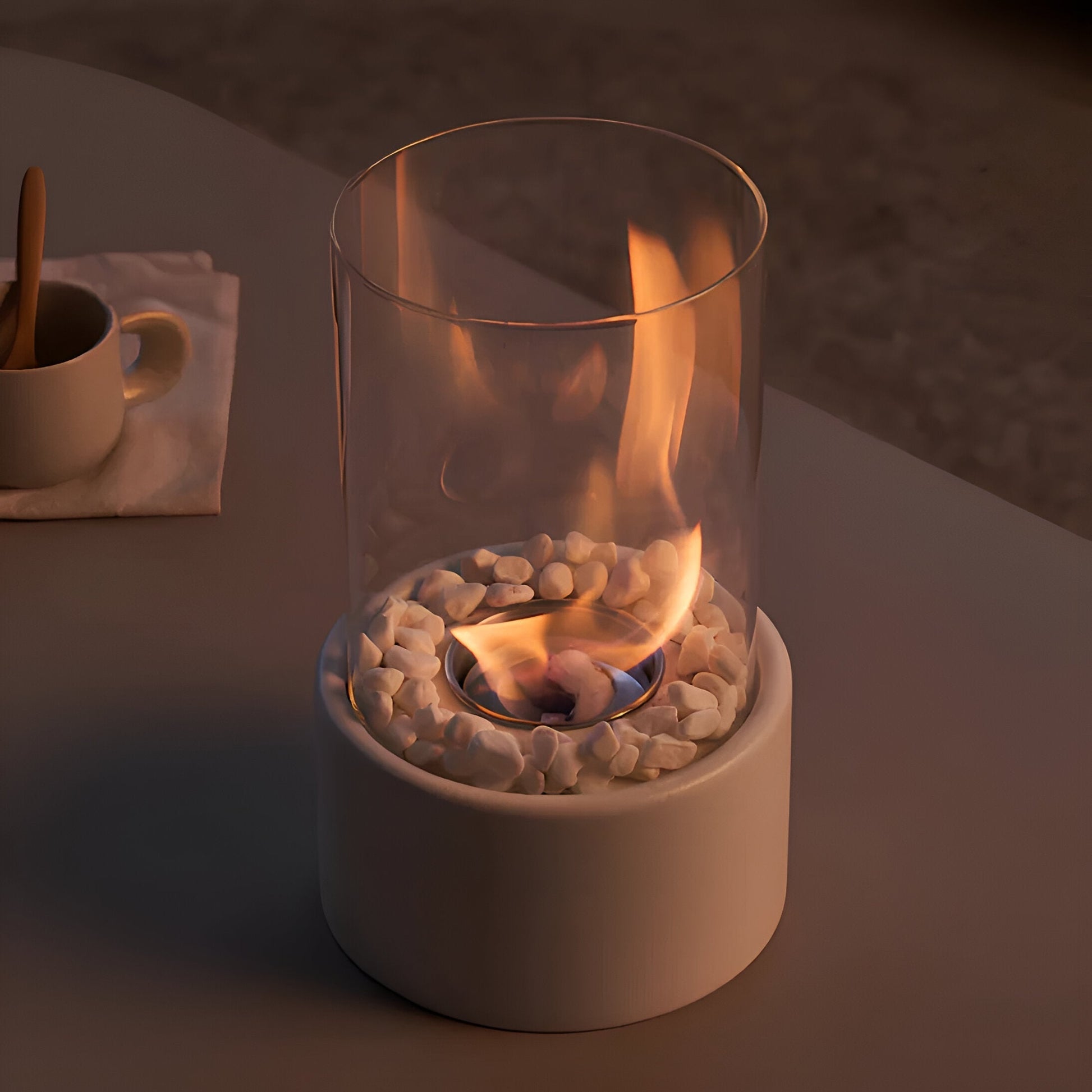 SleekFlame Tischkamin – Mini-Metallkamin mit Glaszylinder für den Innen- und Außenbereich 1