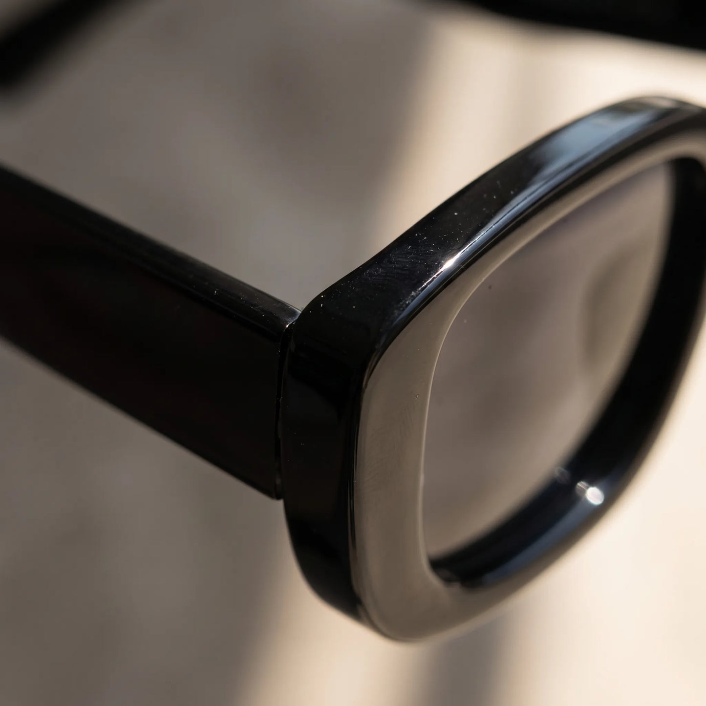 Squarova - Narrow Rectangular Retro Frame Sunglasses  Everyday Sun Shading