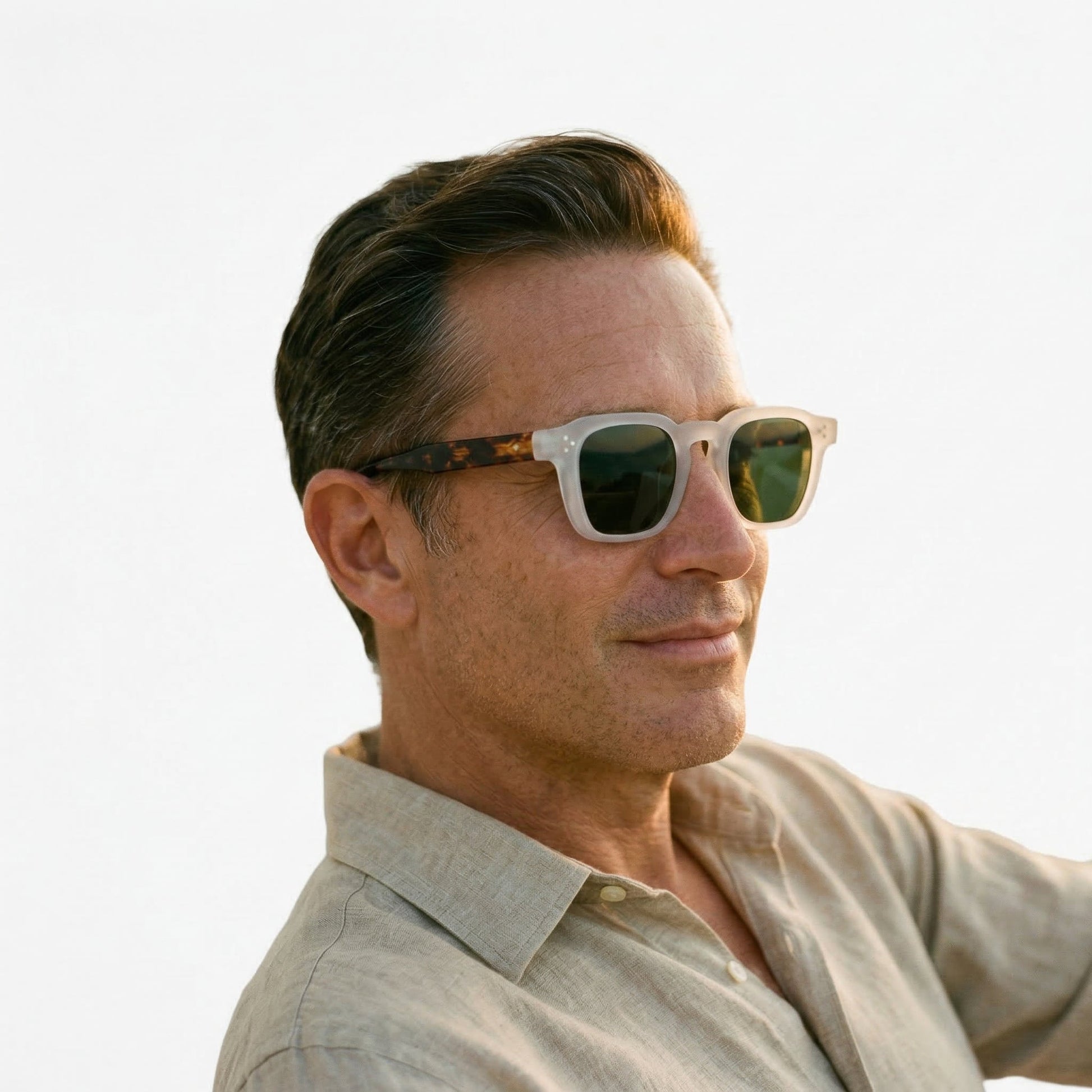 Stylish Retro Sunglasses with Polarized Lenses and UV Protection