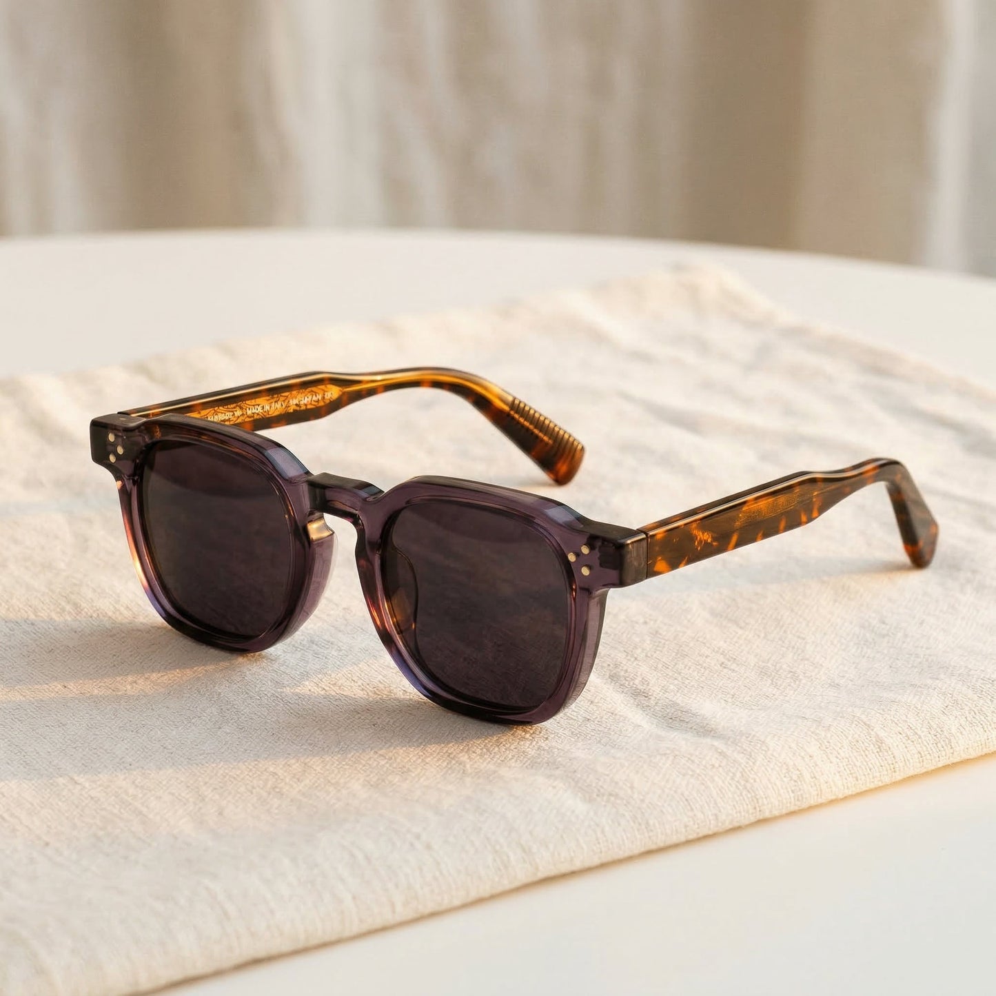 Stylish Retro Sunglasses with Polarized Lenses and UV Protection