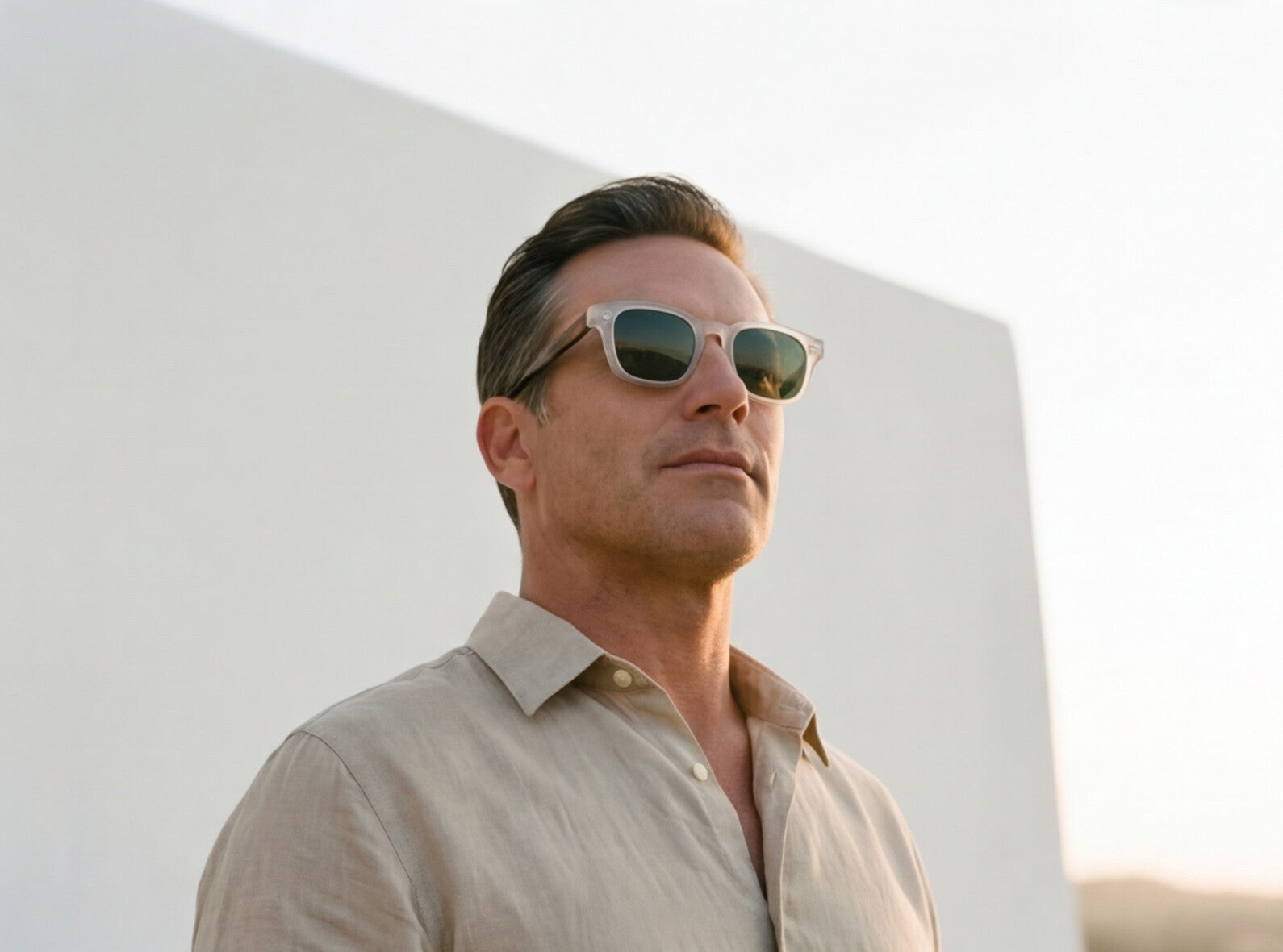 Stylish Retro Sunglasses with Polarized Lenses and UV Protection