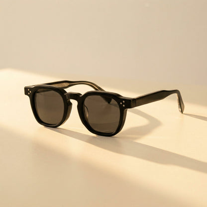 Stylish Retro Sunglasses with Polarized Lenses and UV Protection