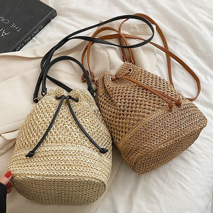 bags : JACQUELINE - Dames Zomer Stro Schoudertas: Handgeweven Trekkoordemmerstijl in van Pantino