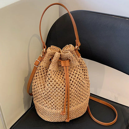 bags : JACQUELINE - Dames Zomer Stro Schoudertas: Handgeweven Trekkoordemmerstijl in van Pantino