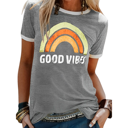T-shirt Dames | Regenboog Print & Good Vibes Statement