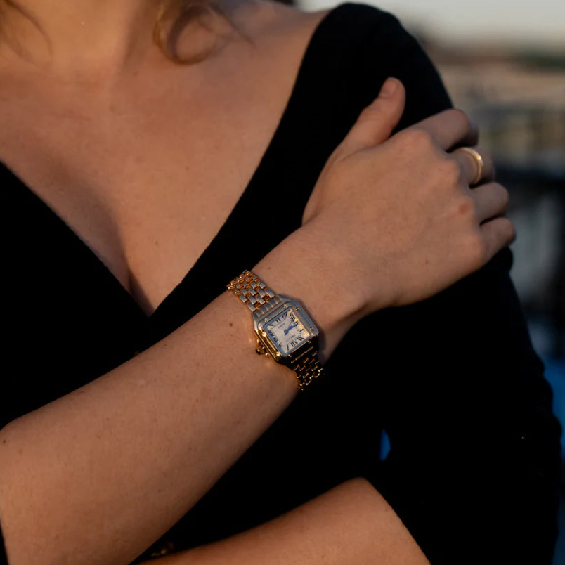 Montre Femme Carrée au Style Élégant et Moderne