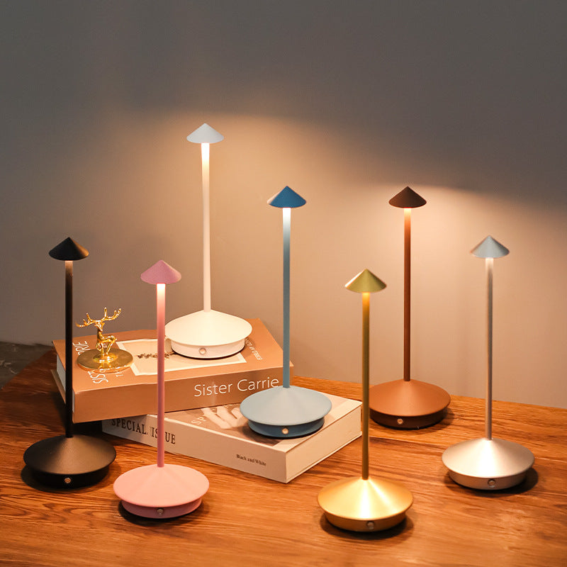 Tischlampe | Kabellose Freiheit | Touch-Dimmer, USB-Ladung | NordGlow