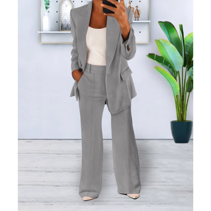 Ellen - Two-Piece Women's Suit with Pockets