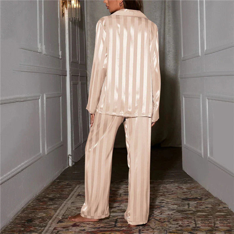 Silkeslena dampyjamas-set – Emilia