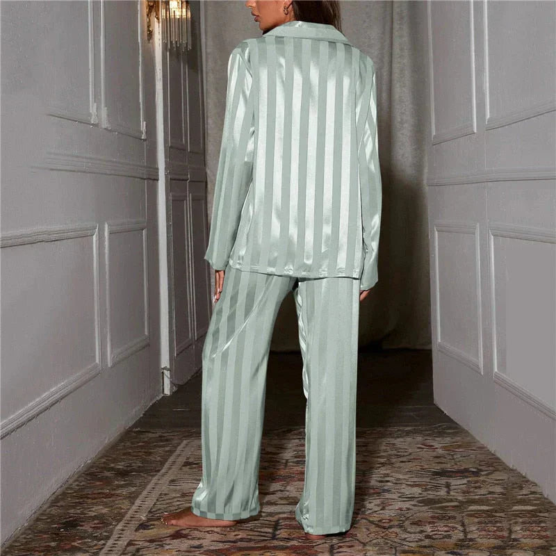 Silkeslena dampyjamas-set – Emilia