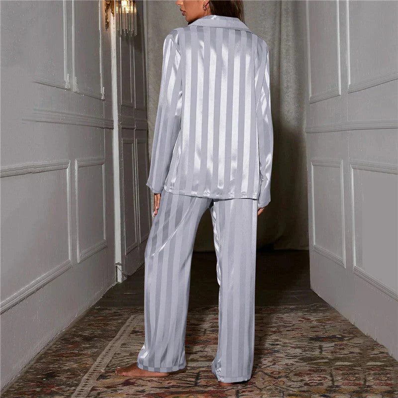 Silkeslena dampyjamas-set – Emilia