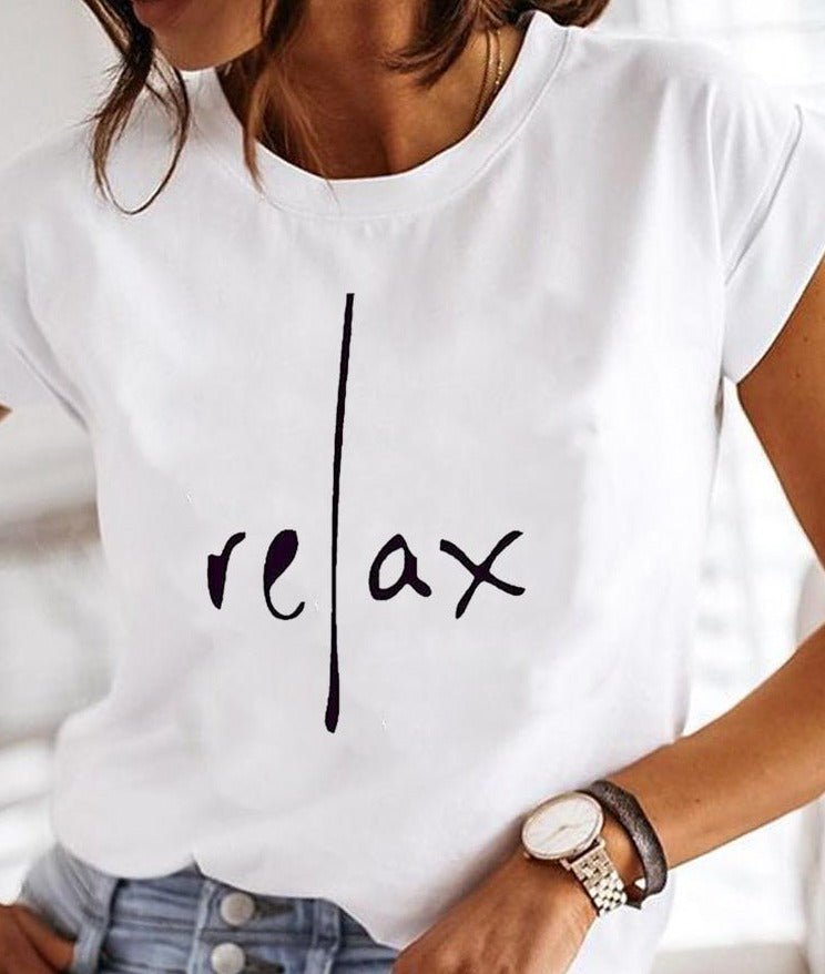 Sarina | Grafisk Løs Pasform T-shirt med Minimalistisk Statement Design | Hvid T-shirt