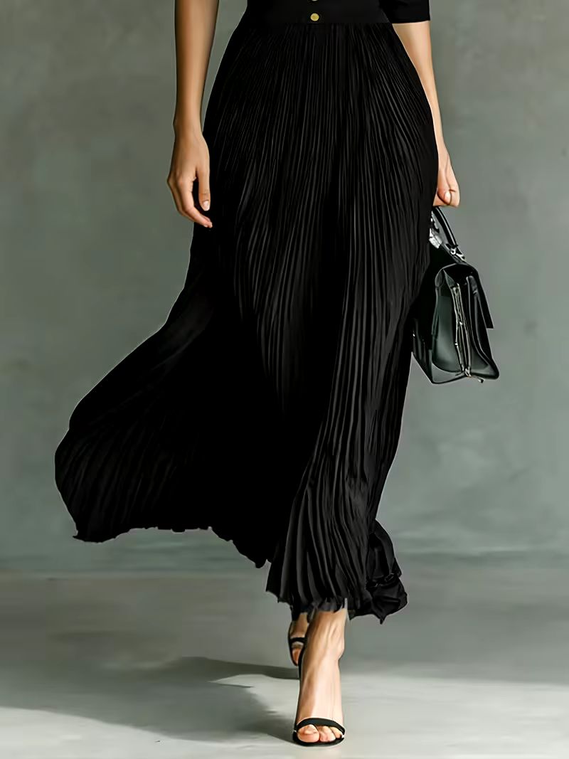 Mariesa | Zeitloses schwarzes Maxikleid mit plissiertem Rock