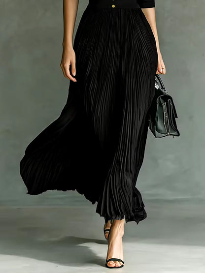 Mariesa | Zeitloses schwarzes Maxikleid mit plissiertem Rock