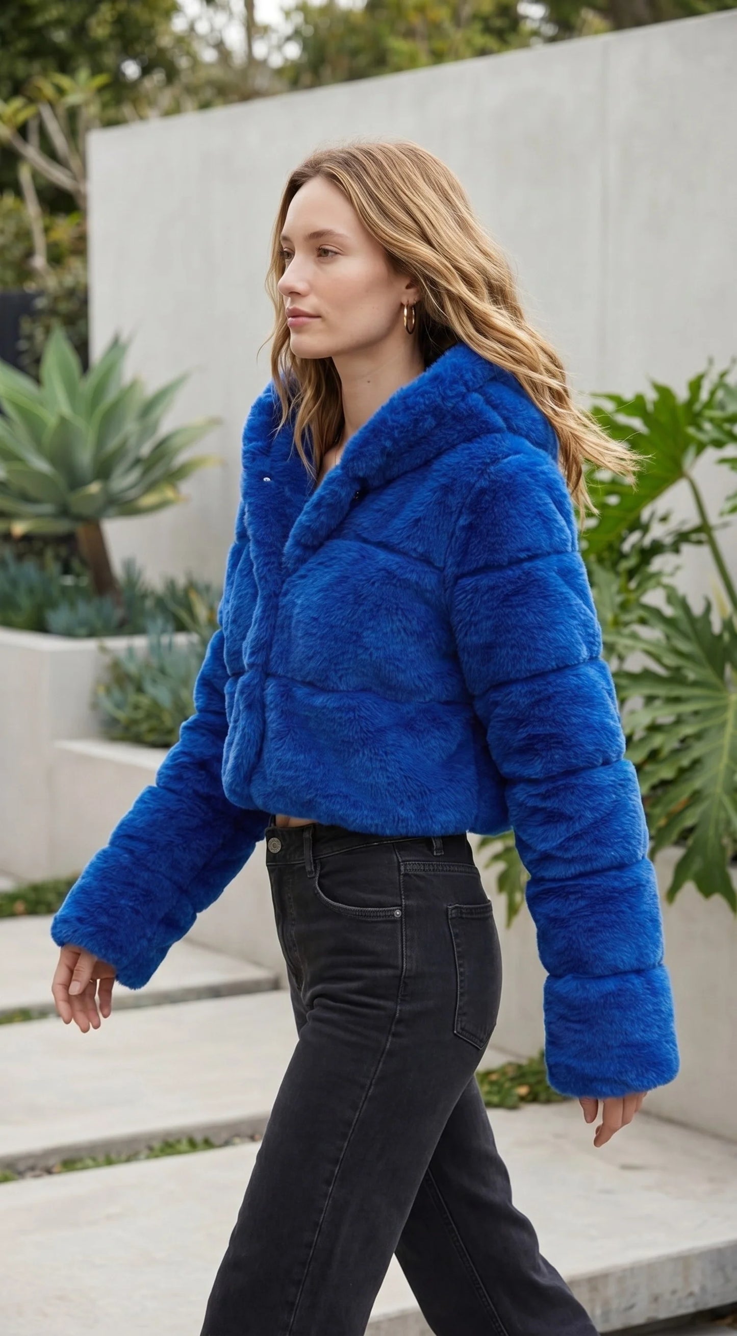 Women's Zip Up Cropped Hooded Faux Fur Jacket