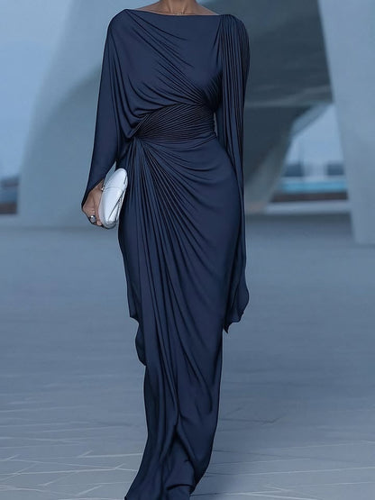 Elegant and sophisticated long pleated dress with dark blue cape
