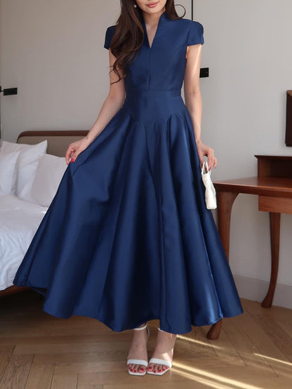 Elegant Long Dress in Navy Blue with V-Neck Collar