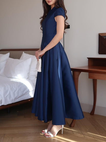 Elegant Long Dress in Navy Blue with V-Neck Collar
