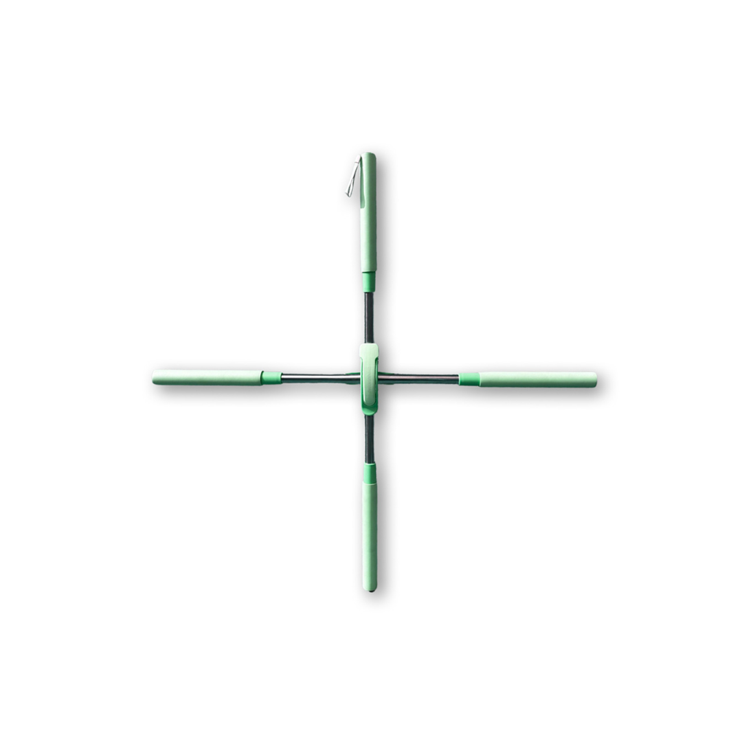 Grüner faltbarer Kleiderbügel aus Kunststoff, platzsparend, ideal für Reisen.