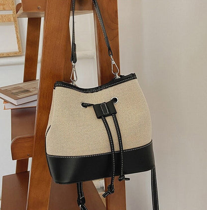 Canvas-Eimer-Tasche mit veganem Lederbesatz und Kordelverschluss