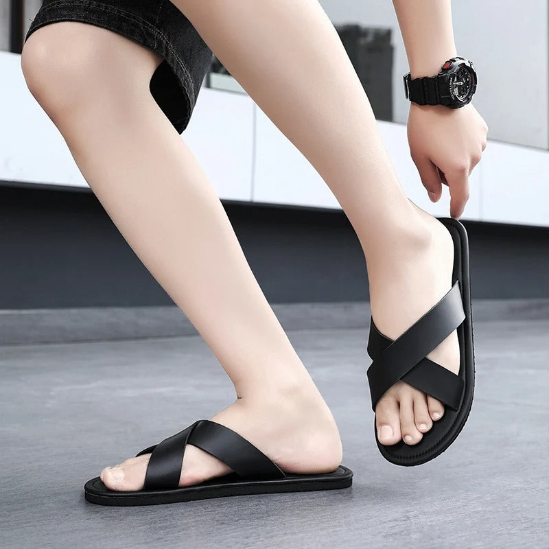 Tom Hollinger | Minimalistische Cross-Strap Sandale