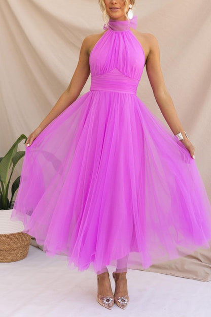 Elegant Maxi Dress with Tulle Details and Halter Neckline - Perfect for a Fairy-tale Look