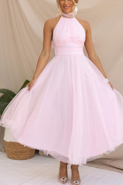 Elegant Maxi Dress with Tulle Details and Halter Neckline - Perfect for a Fairy-tale Look