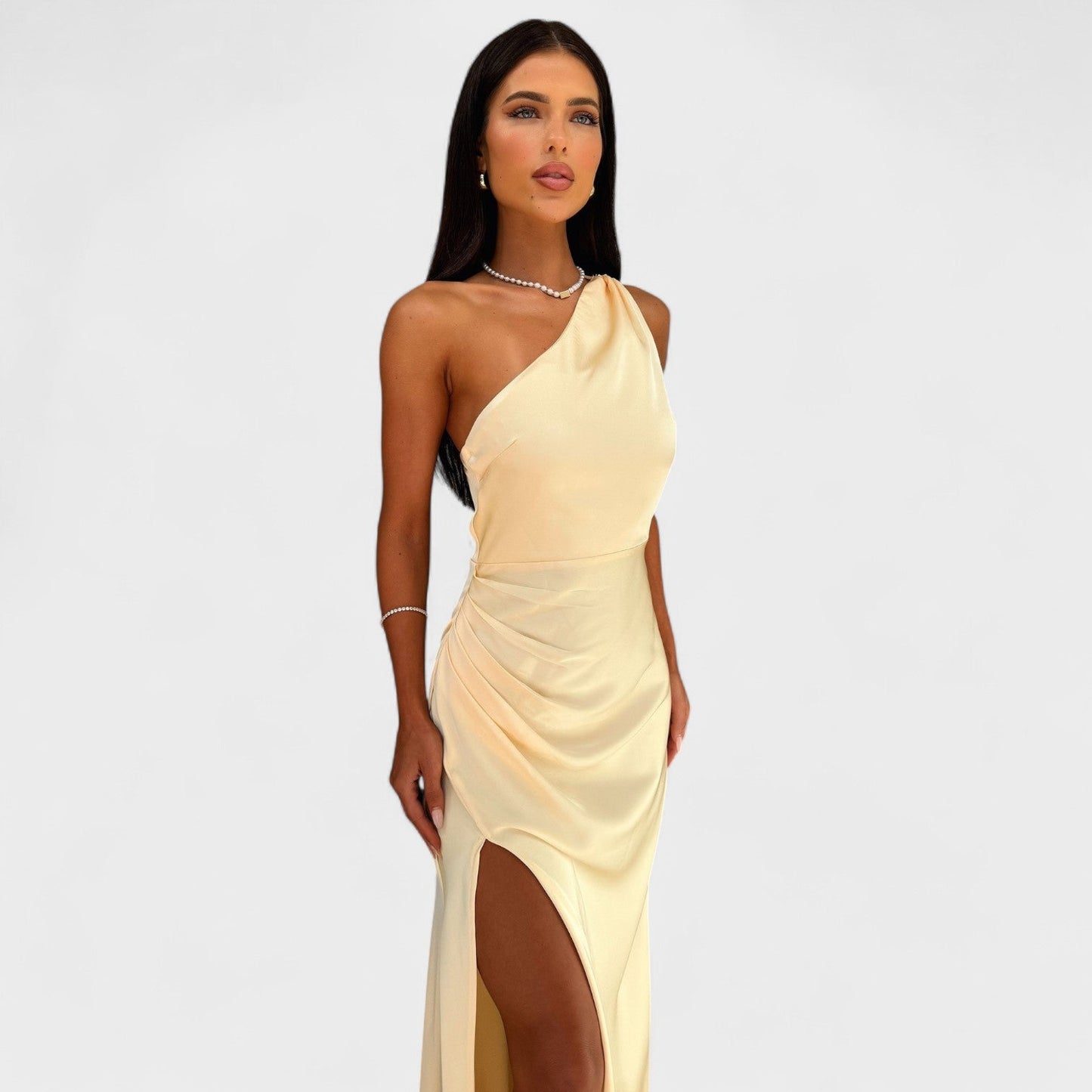 Aurelia – Vestido Largo de Satén que realza tu elegancia
