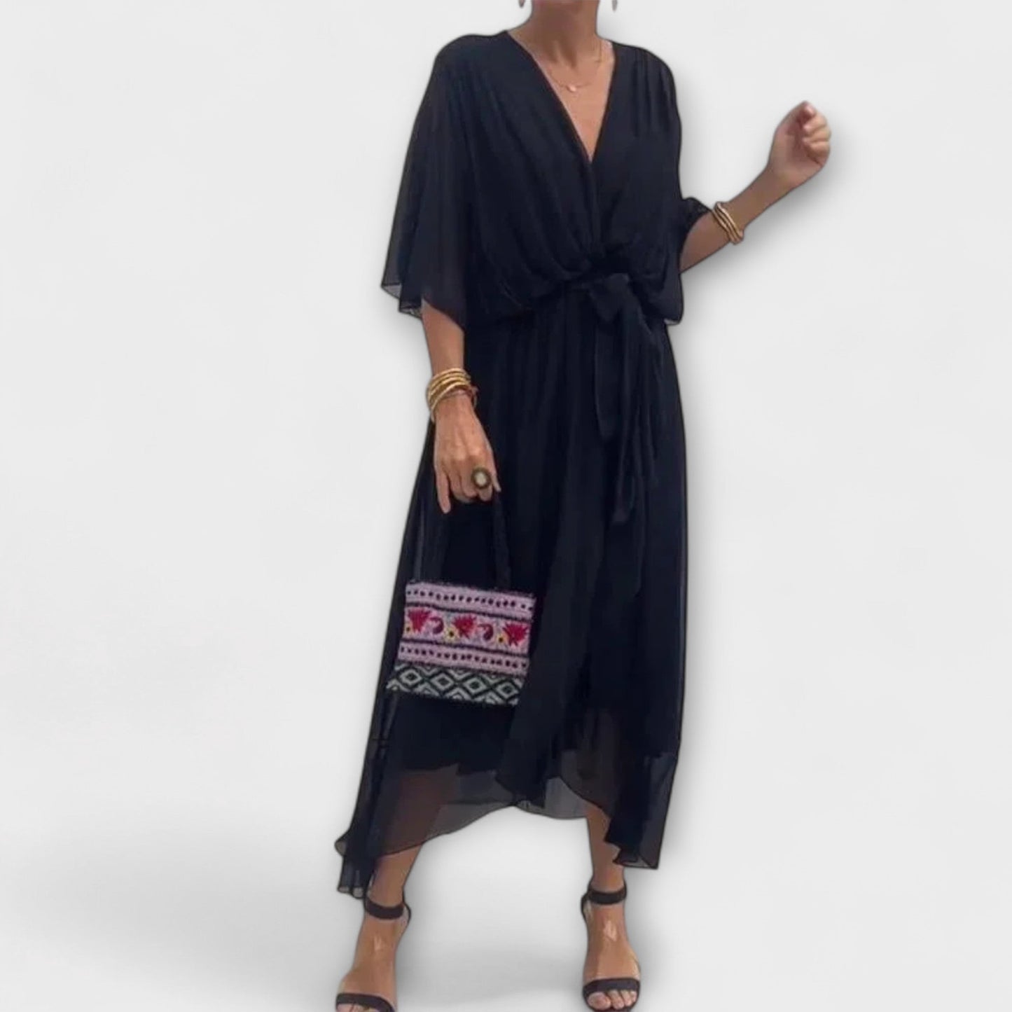 Amoura - V-kaula-chiffon-mekko