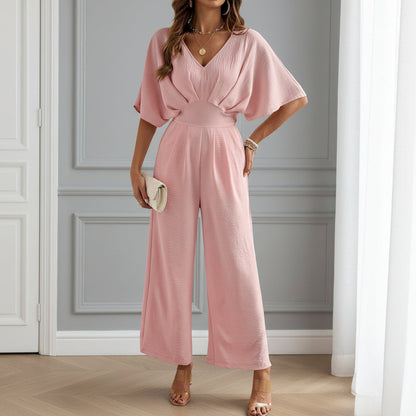 Combinaison femme à décolleté en V et pantalon évasé. - 5