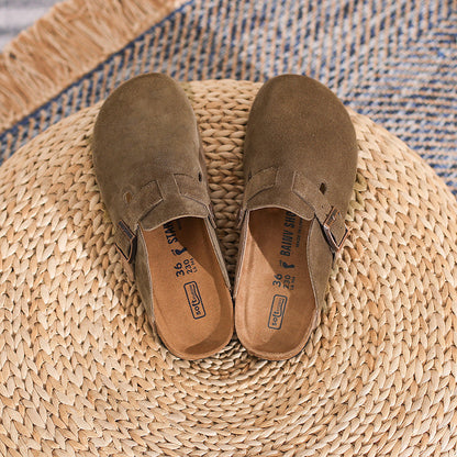 Chanclas francesas de estilo retro, confeccionadas en piel auténtica y con la punta cerrada.