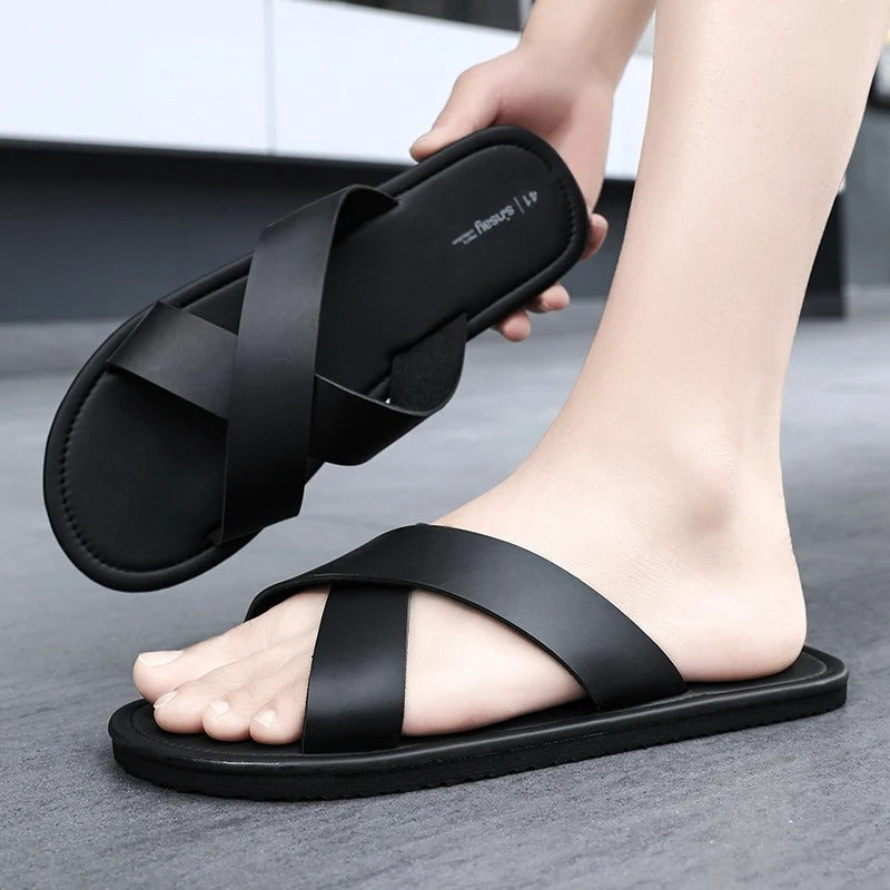 Tom Hollinger | Minimalistische Cross-Strap Sandale