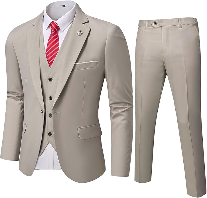Beiger Herrenanzug mit Weste, roter Krawatte und weißem Hemd, elegantes Business-Outfit.