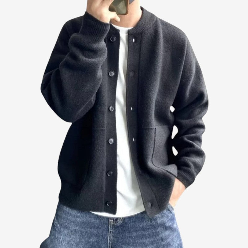 Ethan – Long sleeve sweater with button closure