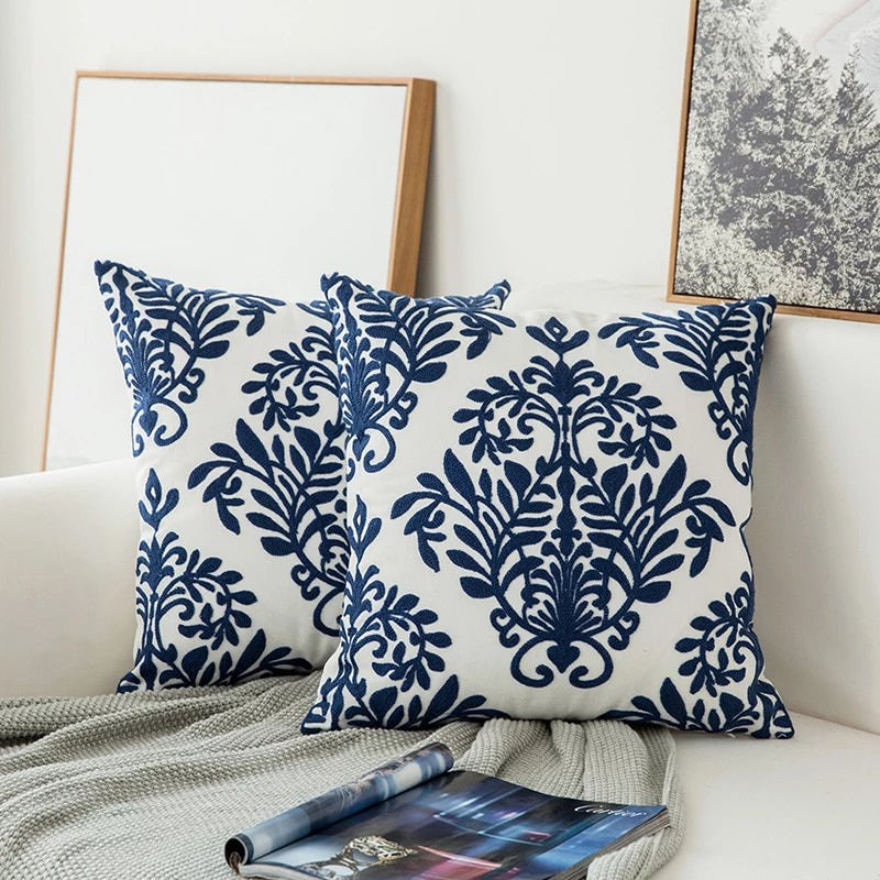Blauw Geborduurd Sierkussen | Klassiek Ornamentmotief | Zachte Luxe Stof 45x45 cm