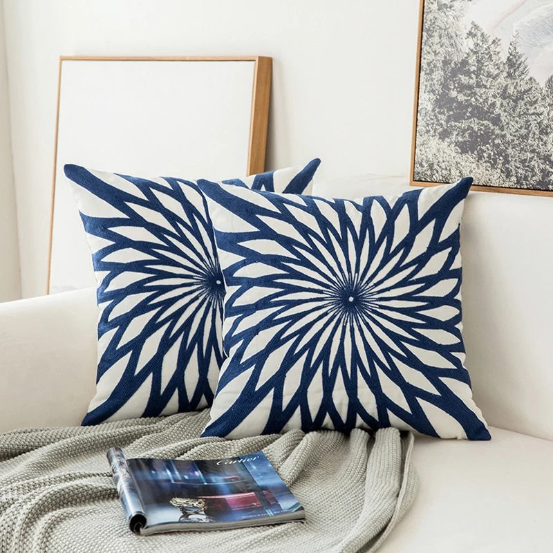 Blauw Geborduurd Sierkussen | Klassiek Ornamentmotief | Zachte Luxe Stof 45x45 cm