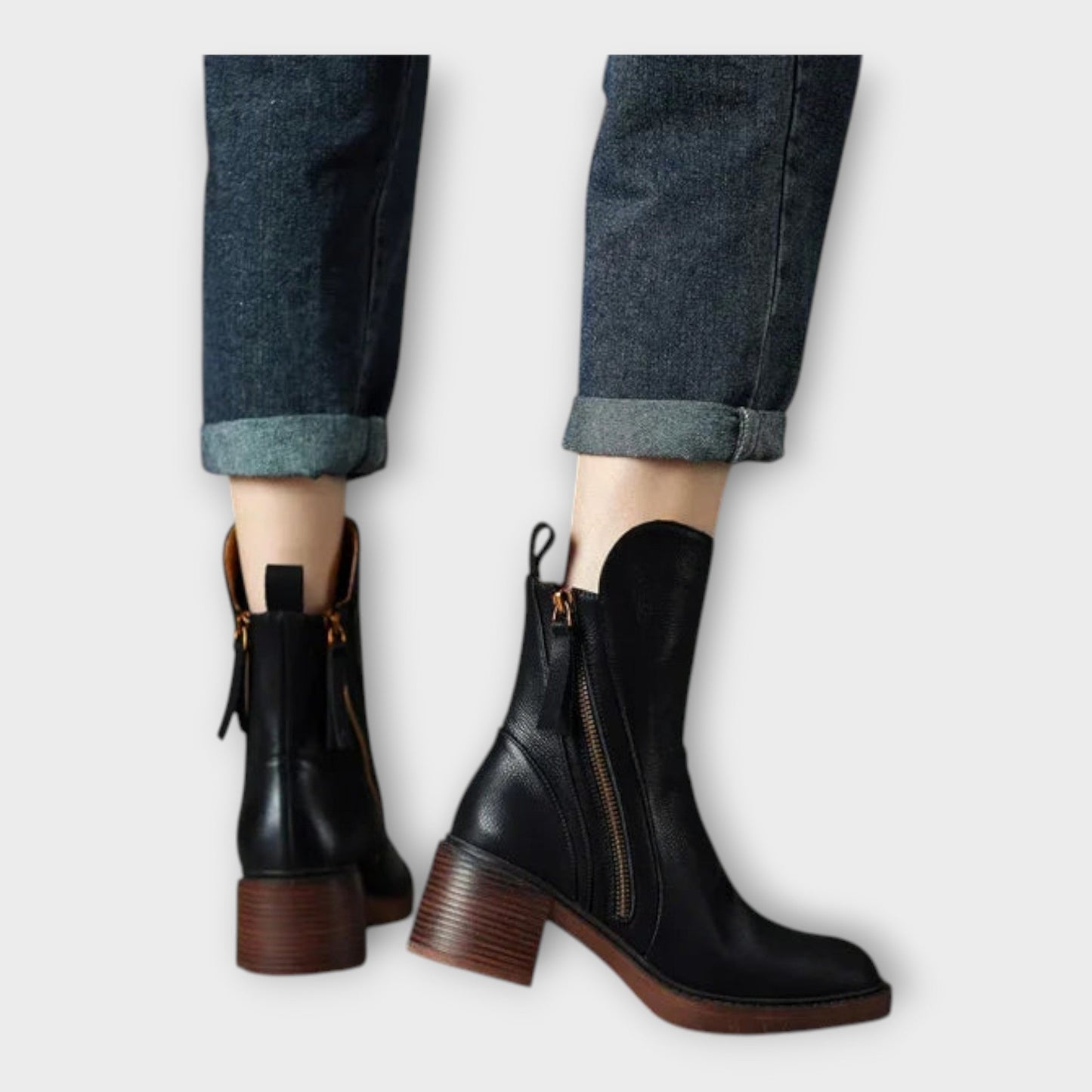 Botins com Linha Elegante e Detalhe de Fecho - Ines Braga